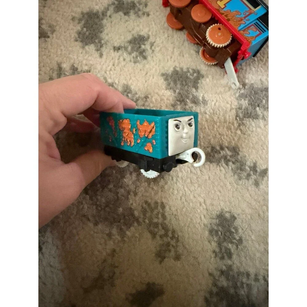 Motorized Toy Train Muddy Thomas Engine with Cargo Cars